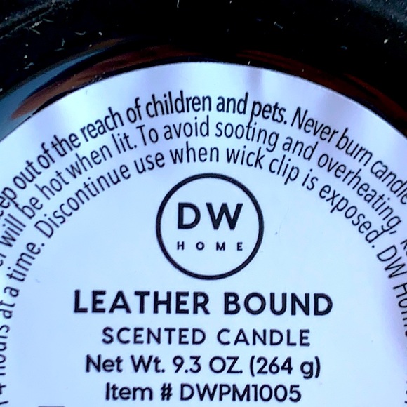 DW HOME CANDLE LEATHER BOUND MUSK RICHLY SCENTED NEW - Picture 4 of 4